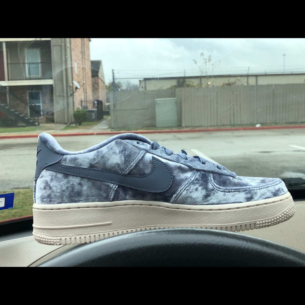 Shoes - Picture 3 of 4